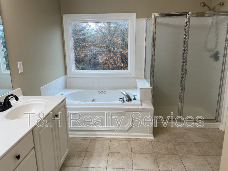 11451 Sutton Place Dr E - Photo 2 of 43