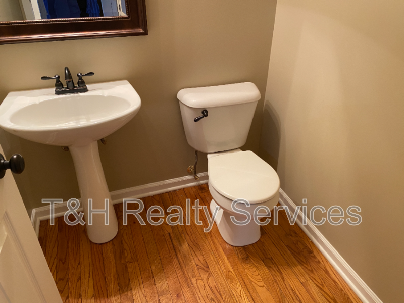 11451 Sutton Place Dr E - Photo 3 of 43