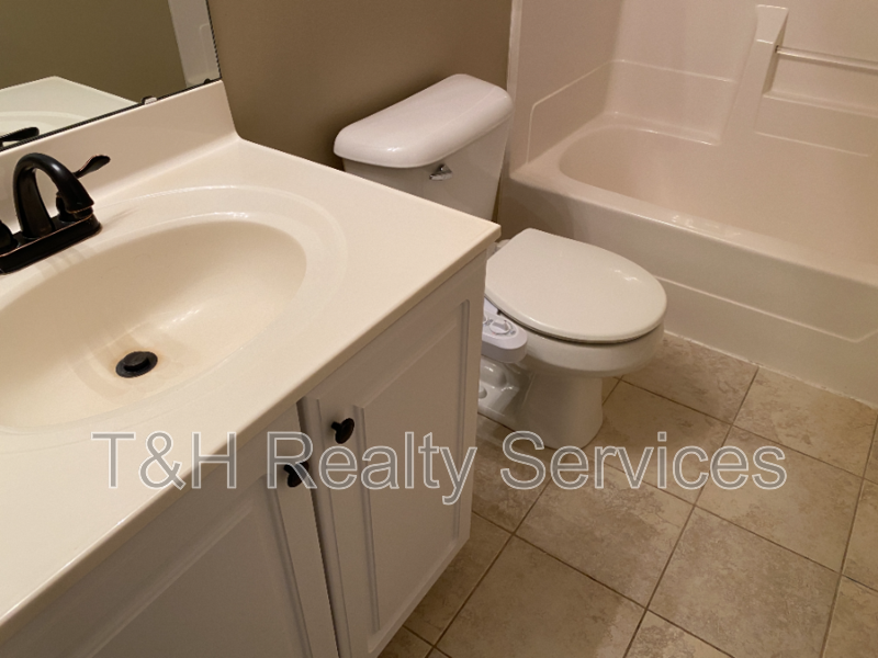 11451 Sutton Place Dr E - Photo 4 of 43