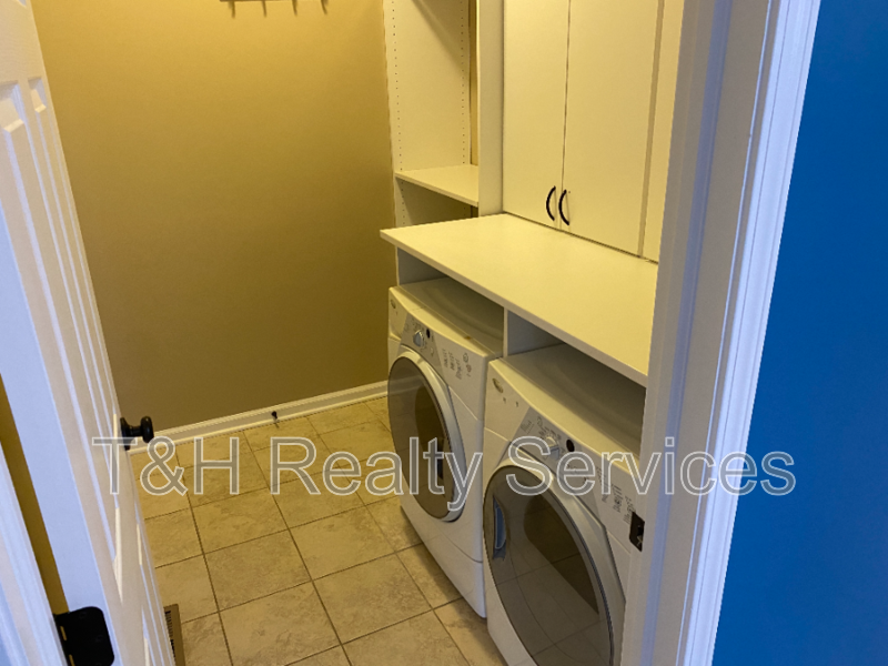 11451 Sutton Place Dr E - Photo 5 of 43