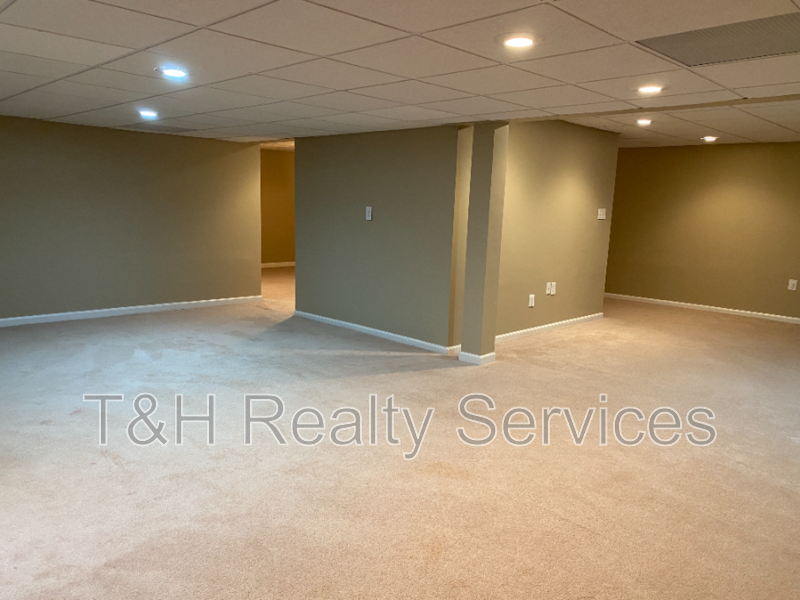 11451 Sutton Place Dr E - Photo 6 of 43