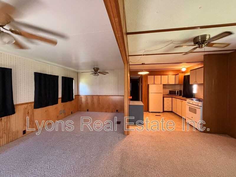 140 Lamplighter Ln - Photo 2 of 16