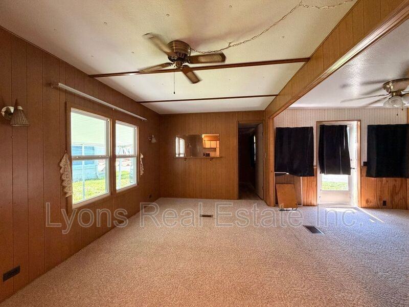 140 Lamplighter Ln - Photo 3 of 16