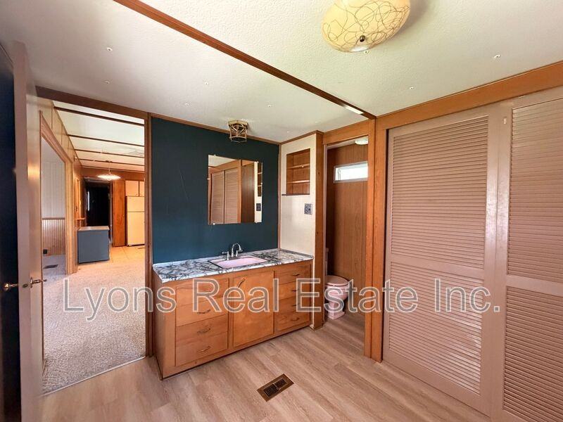 140 Lamplighter Ln - Photo 4 of 16