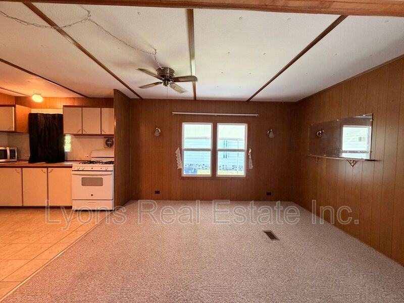 140 Lamplighter Ln - Photo 6 of 16