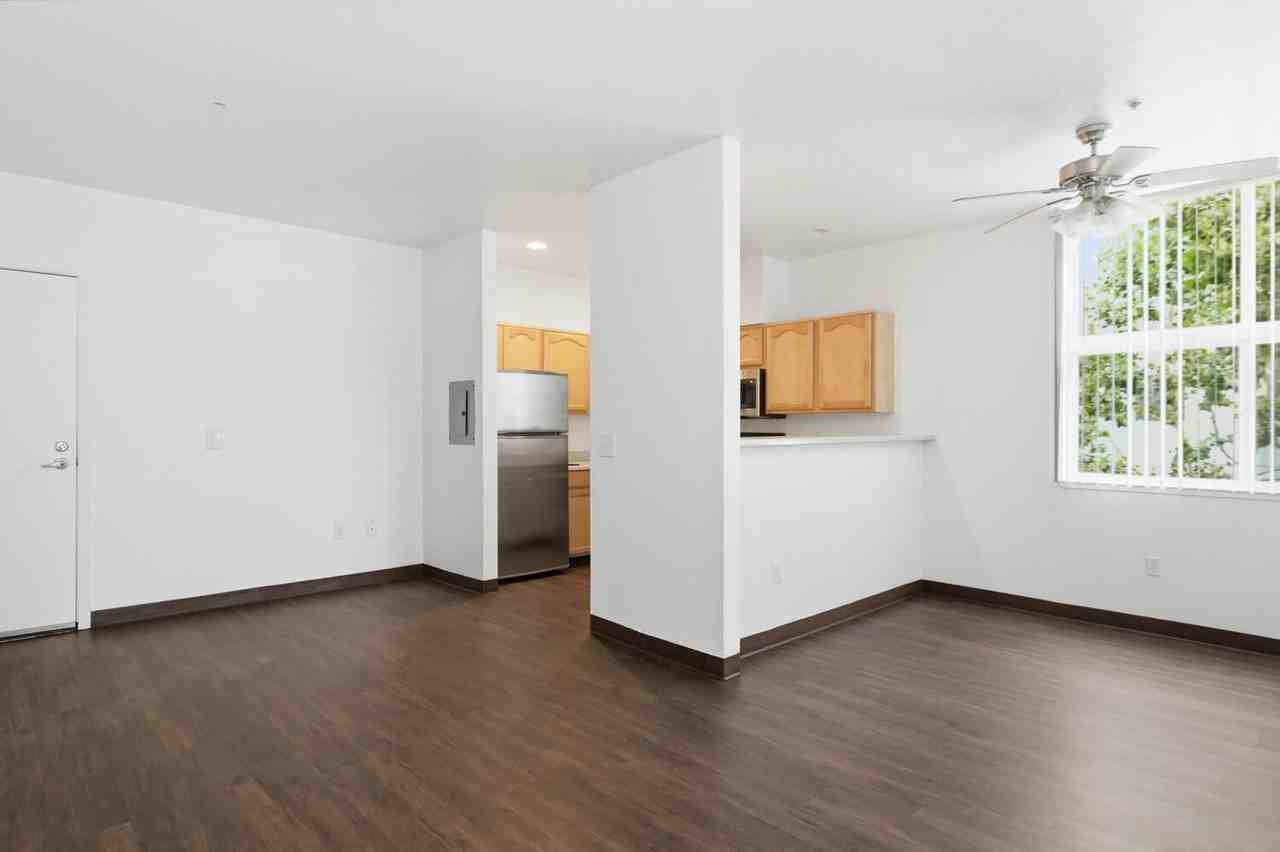 Market Gateway Apartments - Photo 3 of 30