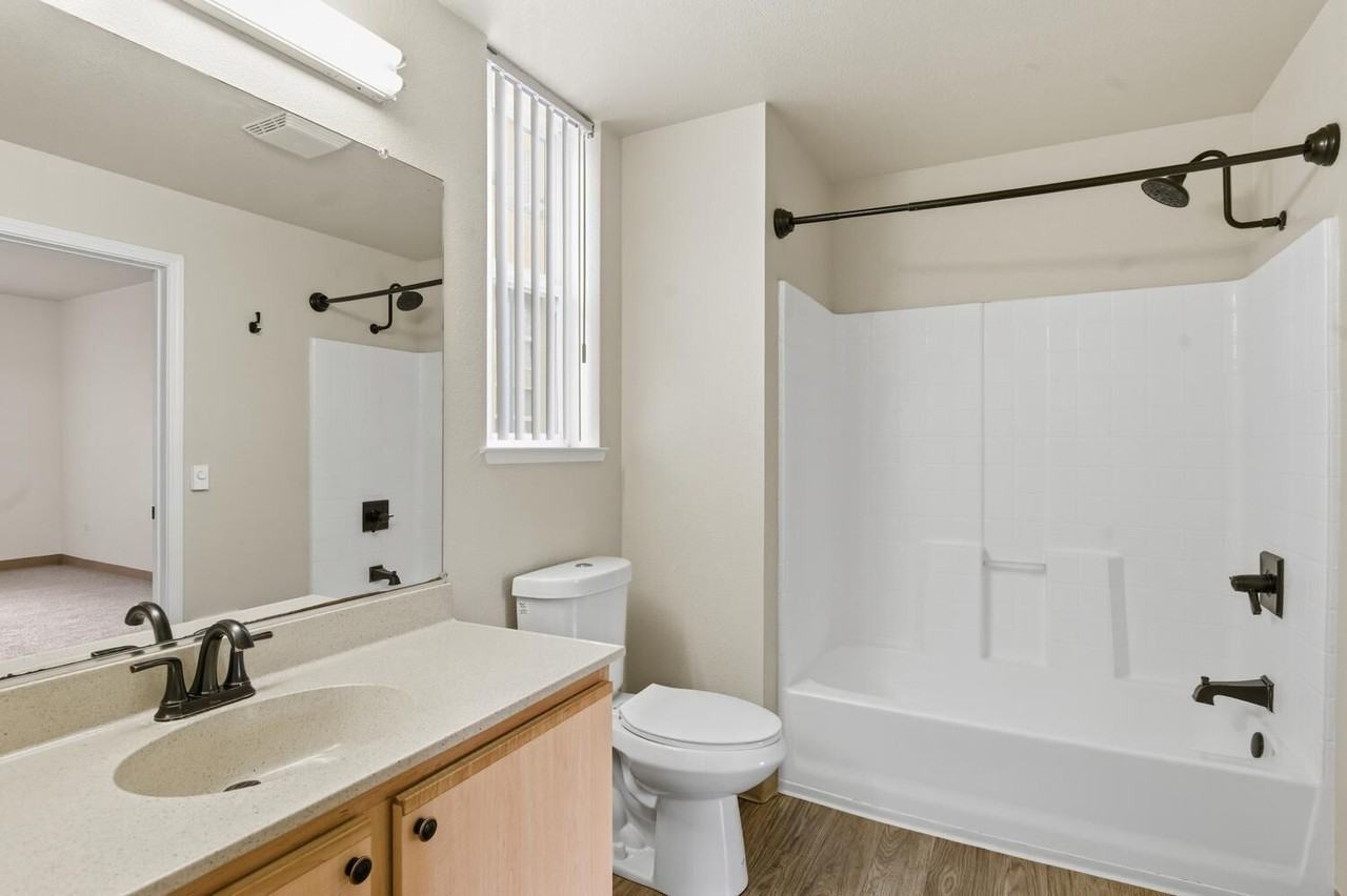 Market Gateway Apartments - Photo 5 of 30