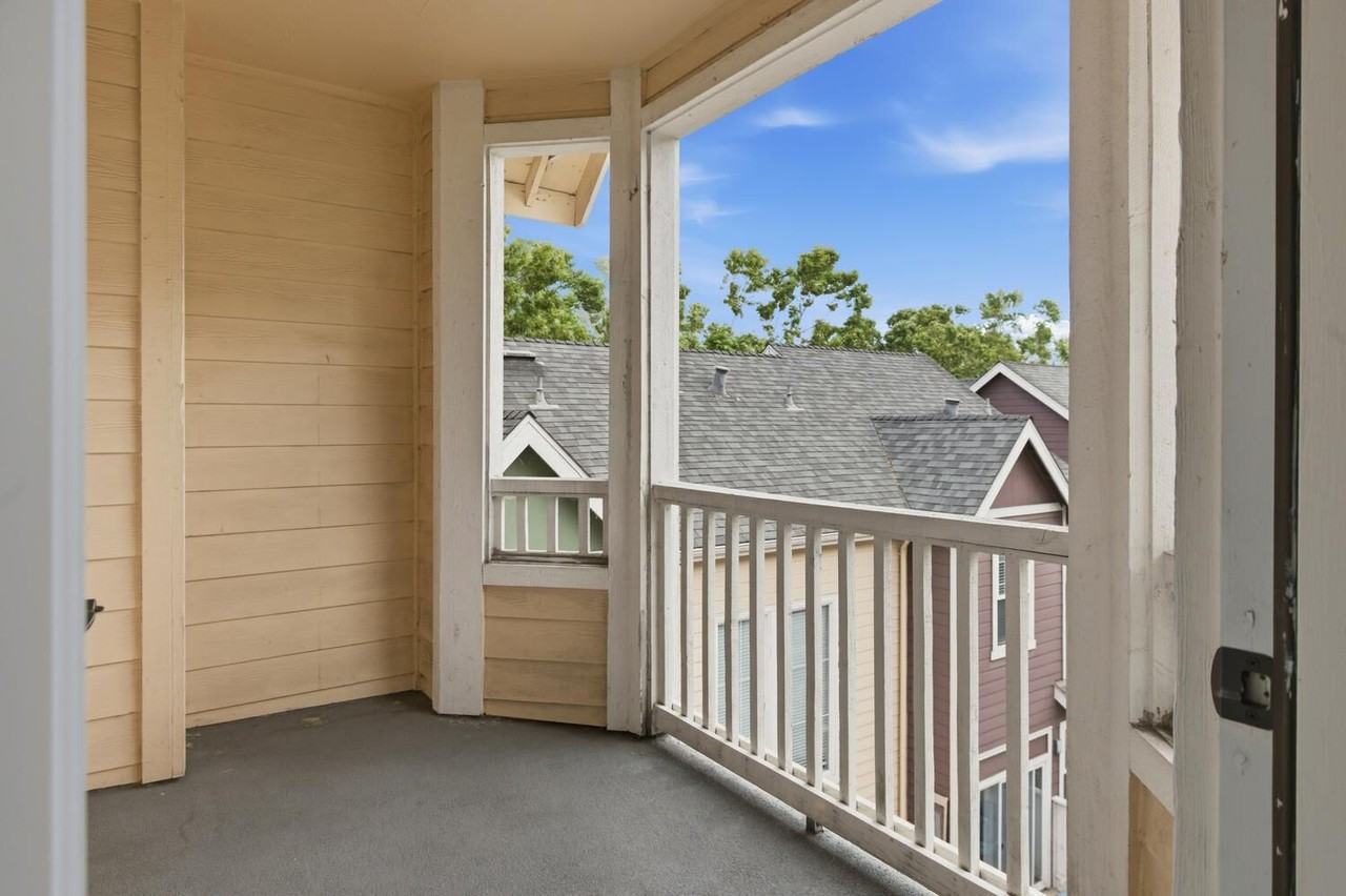 Market Gateway Apartments - Photo 6 of 30