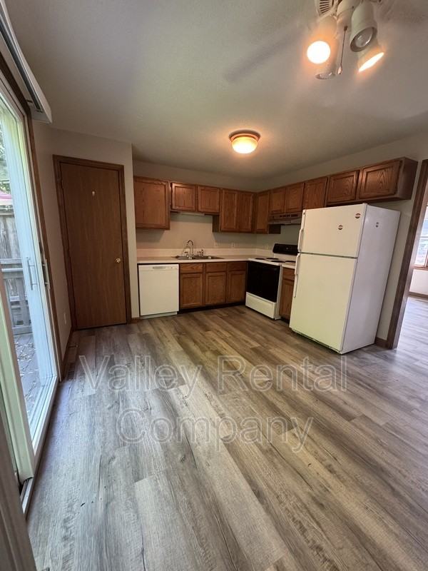 60 High St - Photo 2 of 13