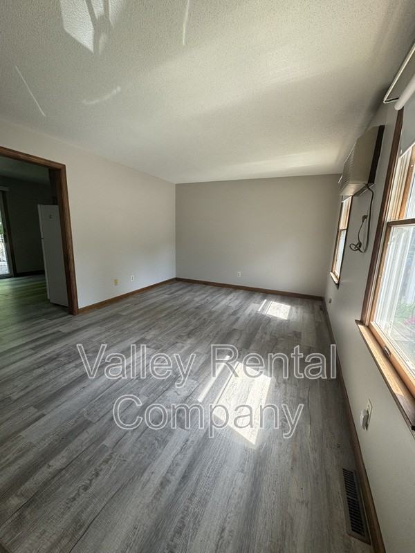 60 High St - Photo 4 of 13