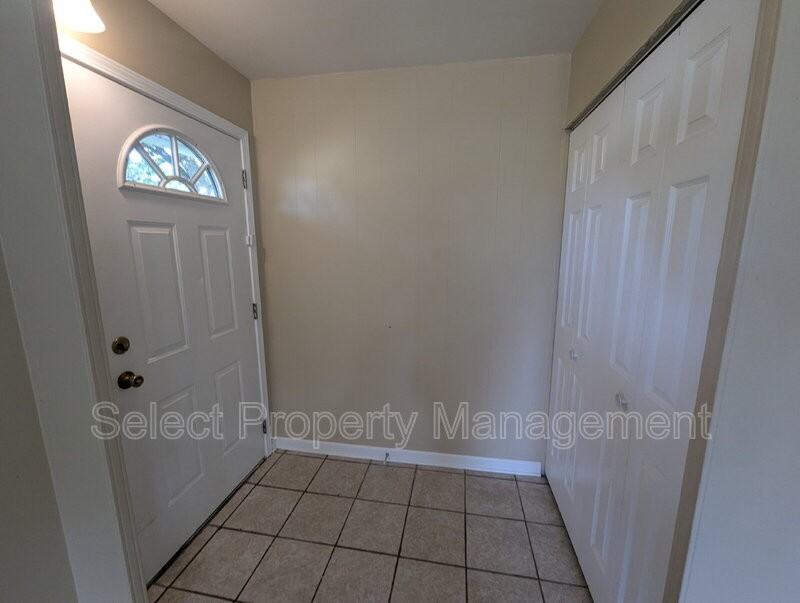 926 Houston Dr - Photo 3 of 17