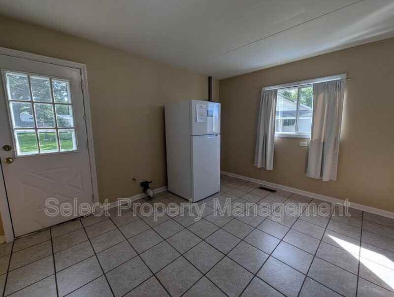 926 Houston Dr - Photo 7 of 17