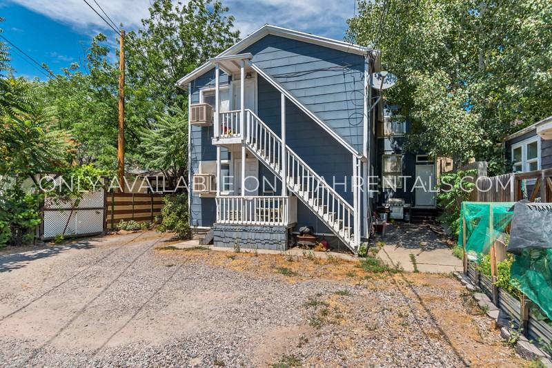 1040 E St #5 - Photo 2 of 6