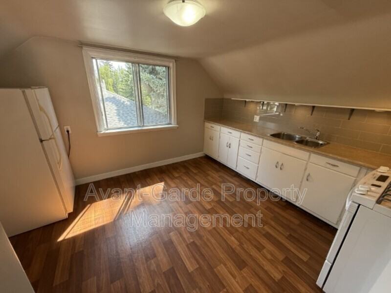 12114 102 St Nw - Photo 2 of 23