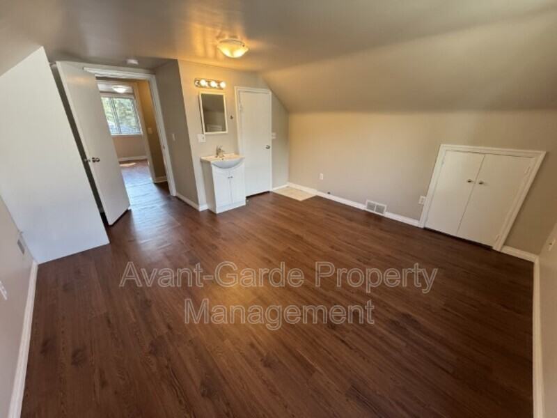 12114 102 St Nw - Photo 6 of 23