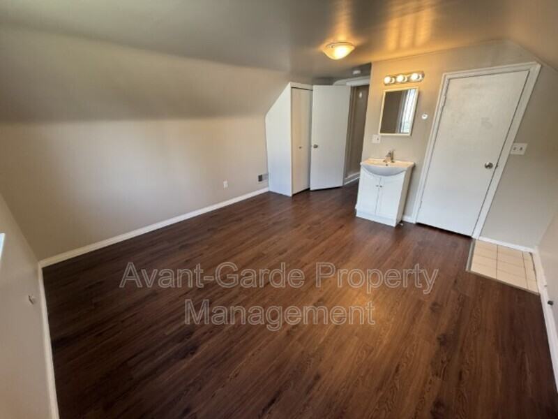 12114 102 St Nw - Photo 7 of 23