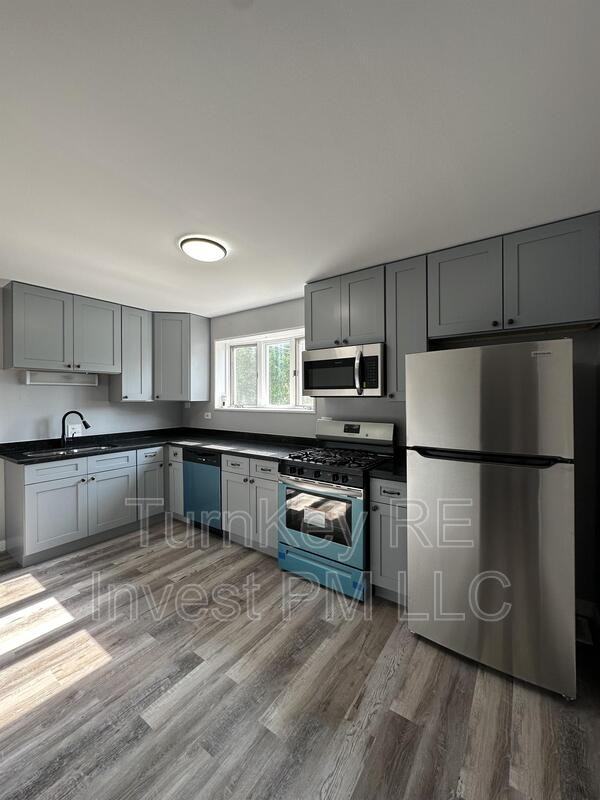 18108 Oakwood Ave - Photo 3 of 11
