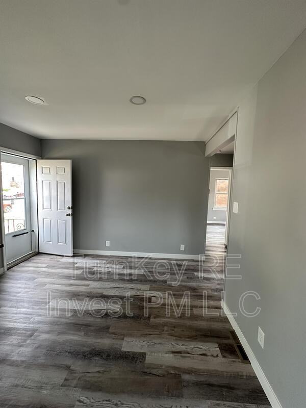 18108 Oakwood Ave - Photo 6 of 11