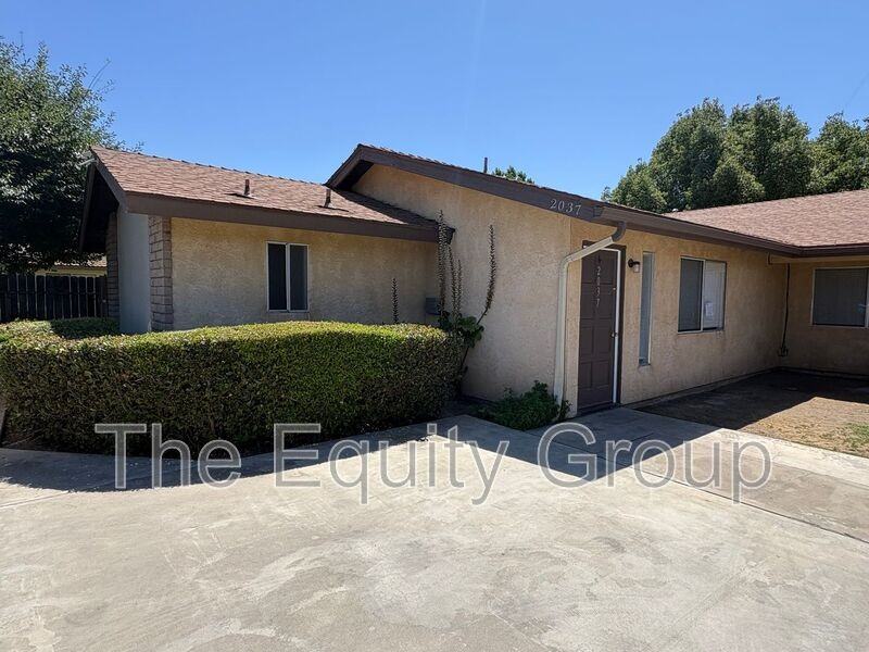 2037 S Tracy Ct