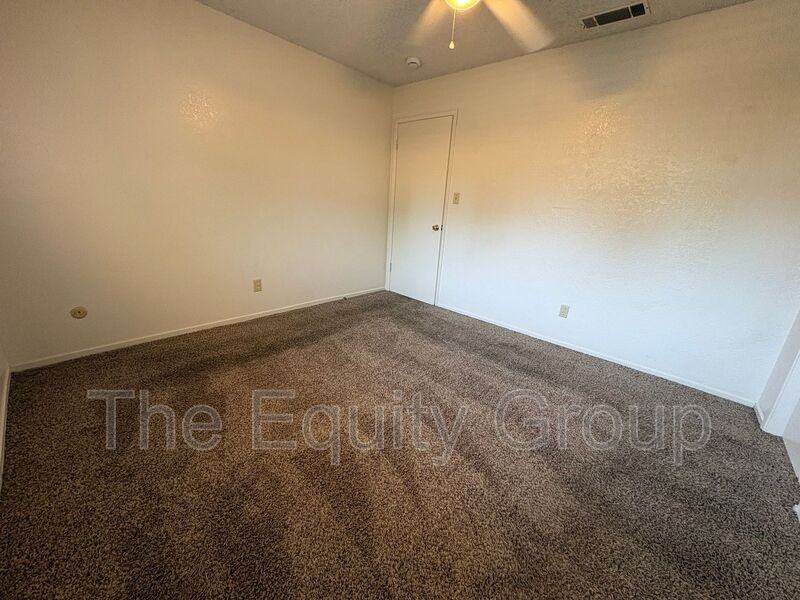 2037 S Tracy Ct - Photo 6 of 20