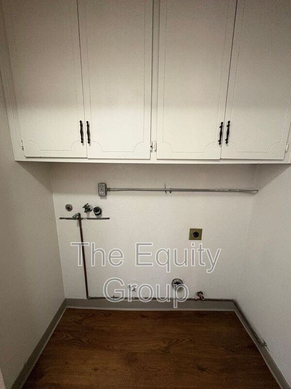 2037 S Tracy Ct - Photo 7 of 20
