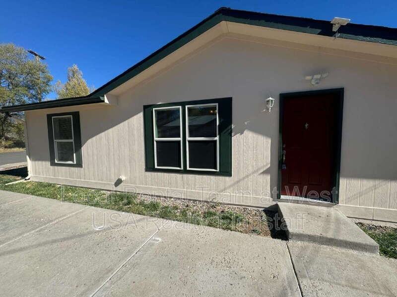 405 W Phoenix Ave #1 - Photo 2 of 15