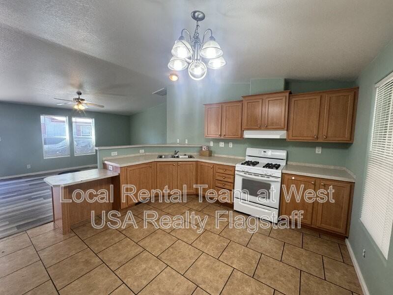 405 W Phoenix Ave #1 - Photo 6 of 15