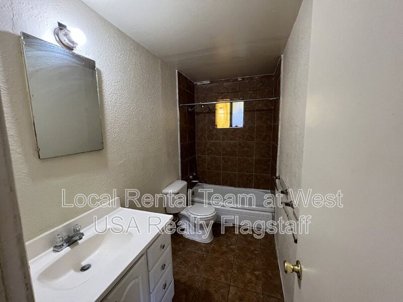 117 E Ellery Ave #3 - Photo 5 of 9