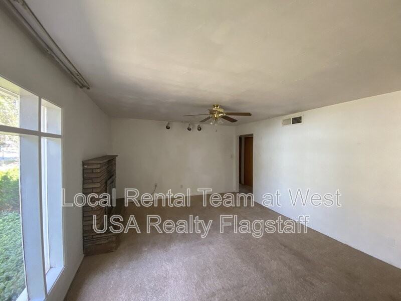 2830 N Schevene Blvd - Photo 3 of 16
