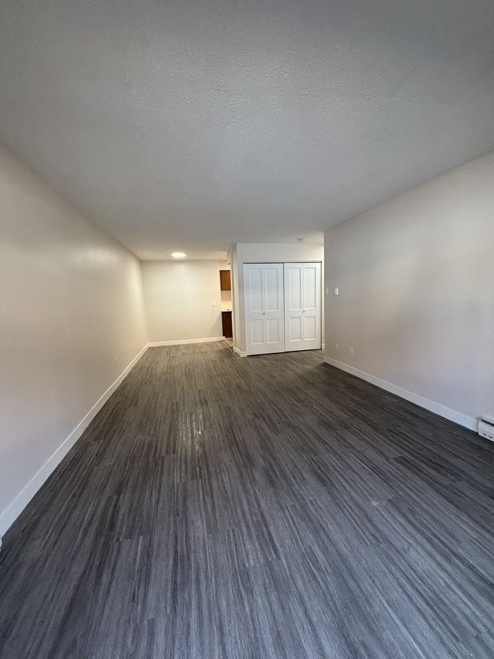 4555 Evergreen Lane #106 - Photo 6 of 11