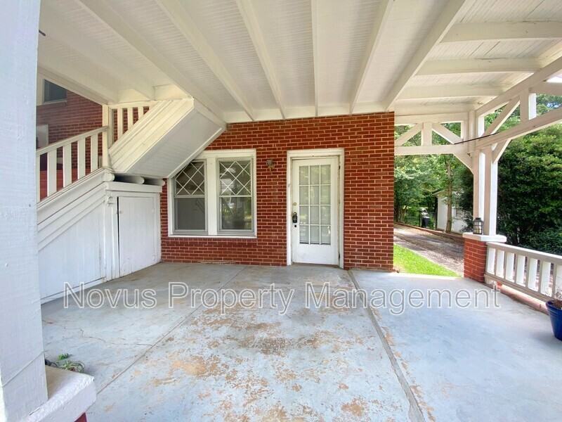 319 College St #A - Photo 2 of 13