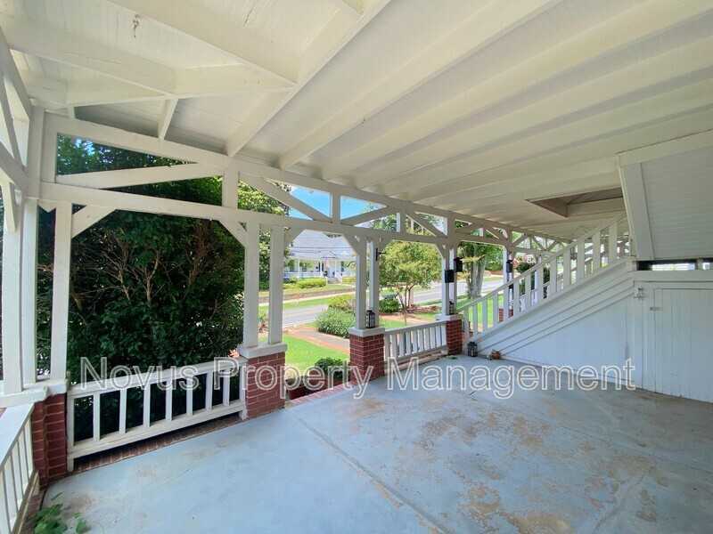 319 College St #A - Photo 3 of 13
