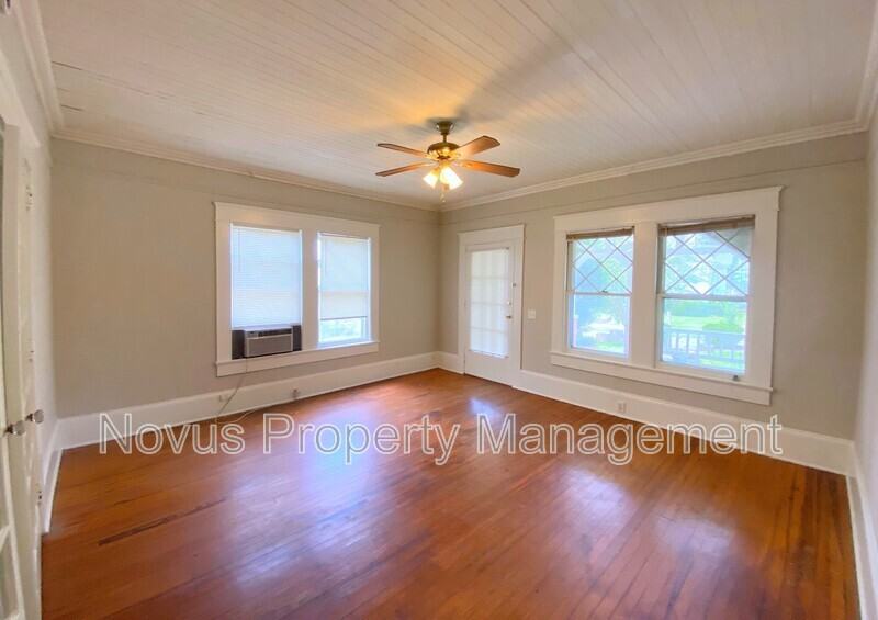 319 College St #A - Photo 4 of 13