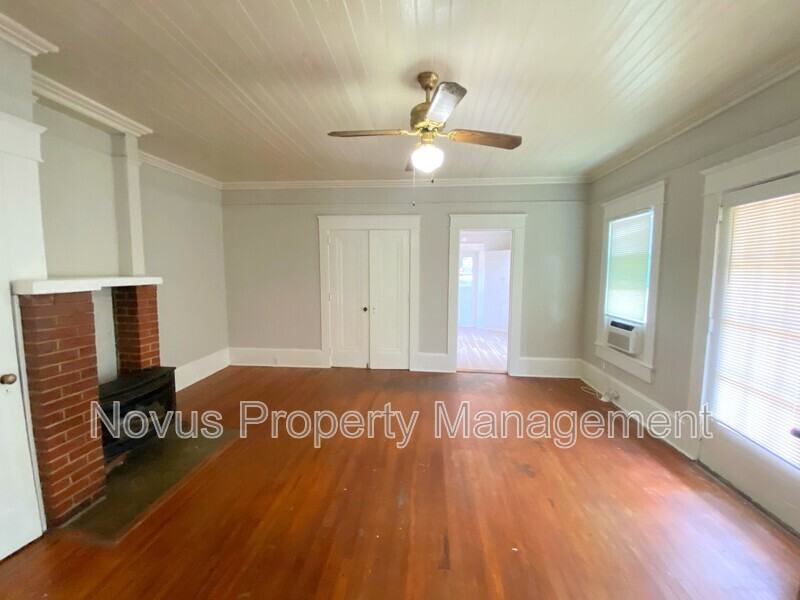 319 College St #A - Photo 6 of 13