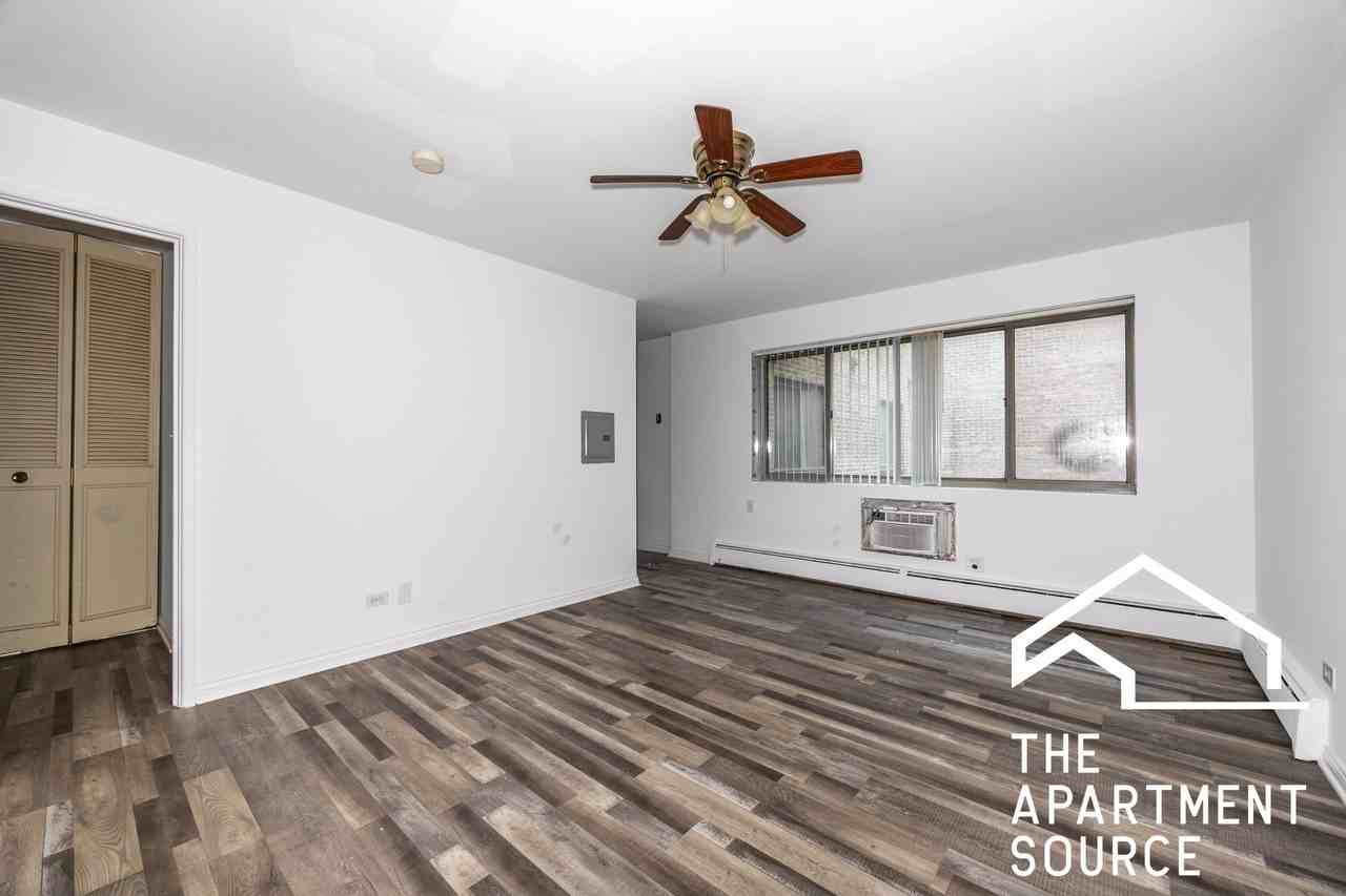 6250 N Kenmore Ave #206 - Photo 2 of 8