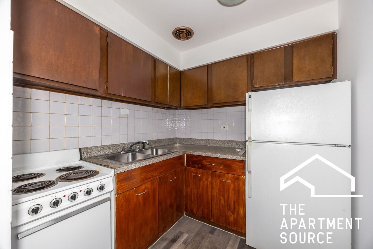 6250 N Kenmore Ave #206 - Photo 3 of 8