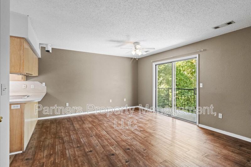 1621 N Leverett Ave - Photo 2 of 21
