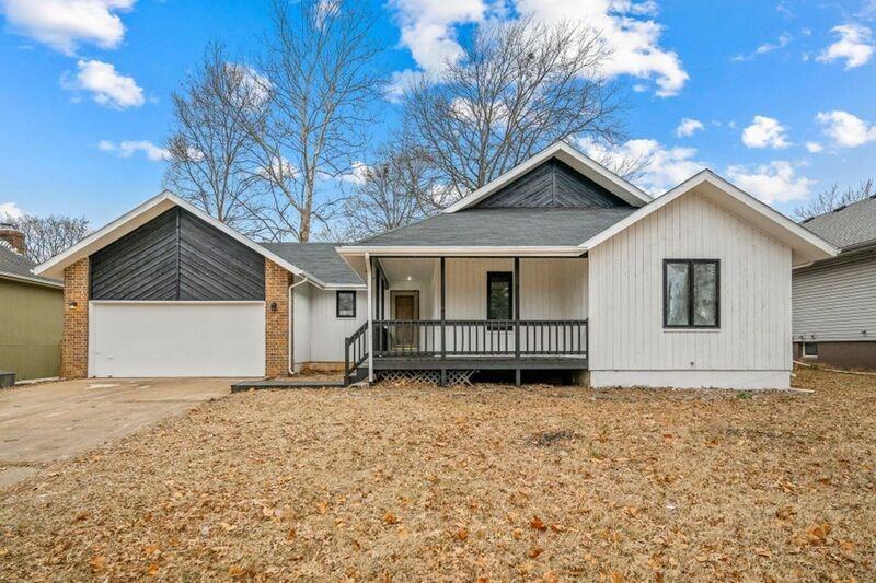 2145 S Todd Ave - Photo 2 of 33