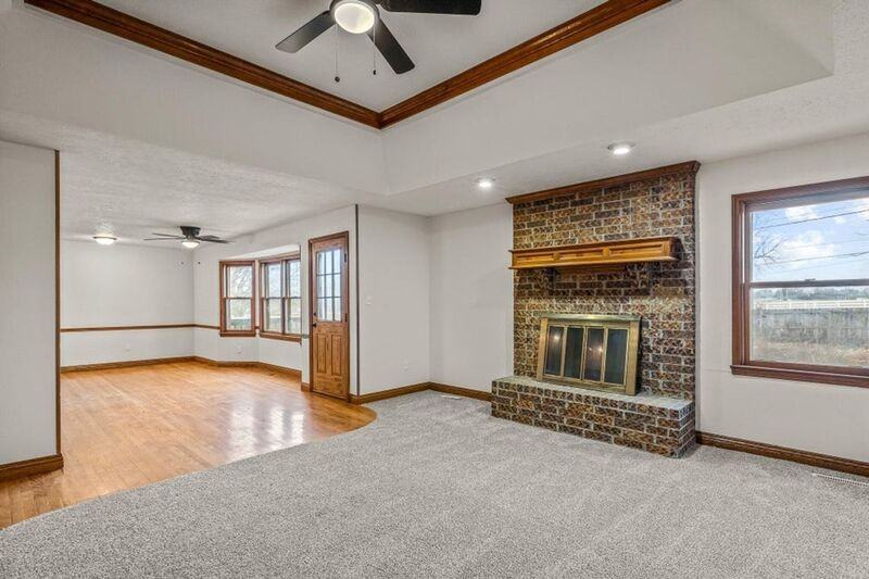 2145 S Todd Ave - Photo 4 of 33