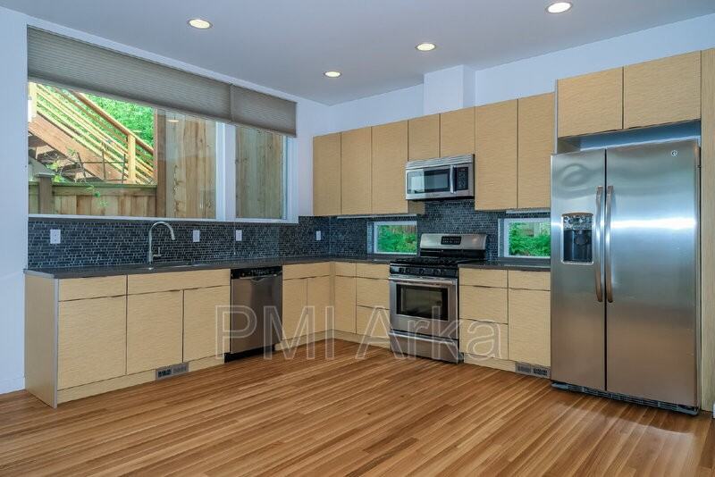 11336 40th Ave Ne - Photo 5 of 17