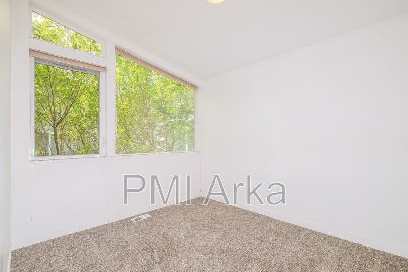 11336 40th Ave Ne - Photo 6 of 17