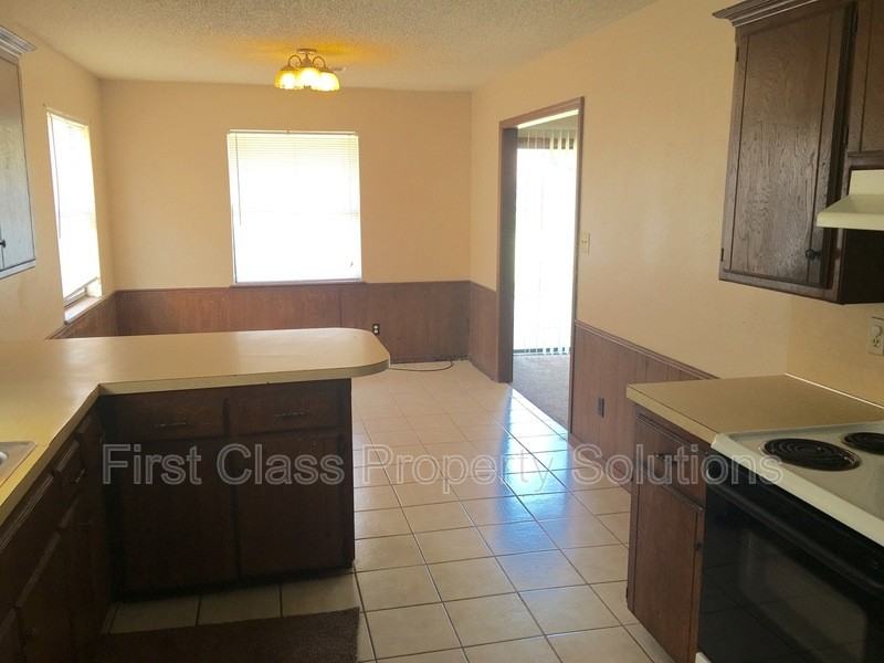 513 Nw 114th St - Photo 7 of 16