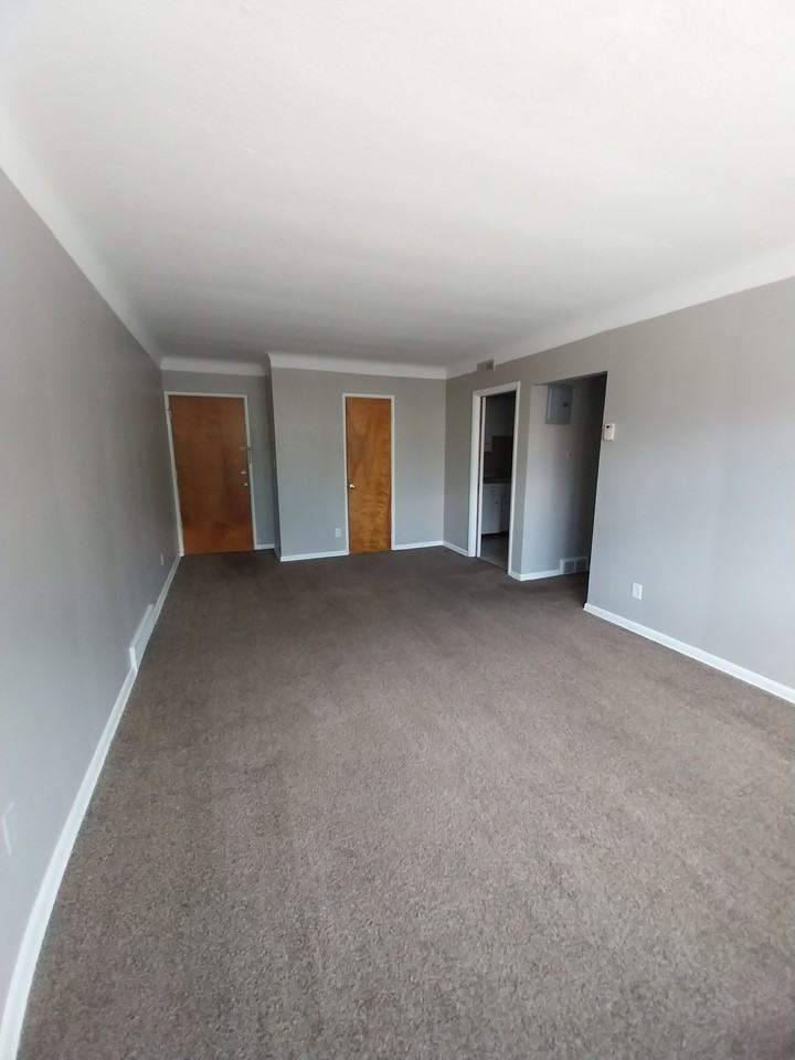17808 Lakeshore Boulevard - Photo 6 of 8