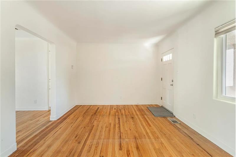 1109 Lafayette Dr Ne - Photo 4 of 18