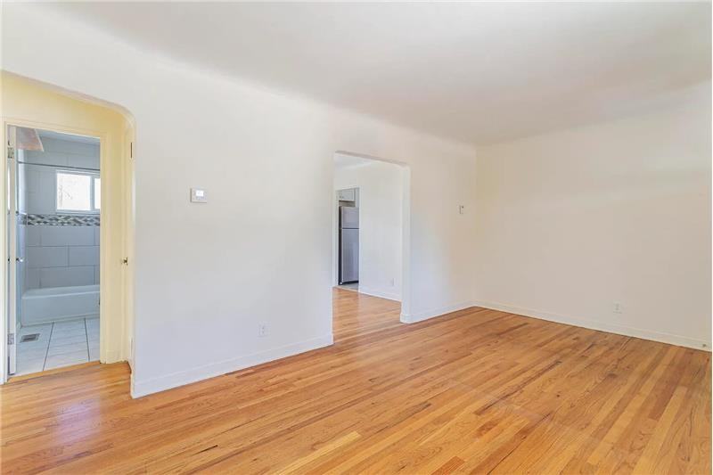 1109 Lafayette Dr Ne - Photo 5 of 18