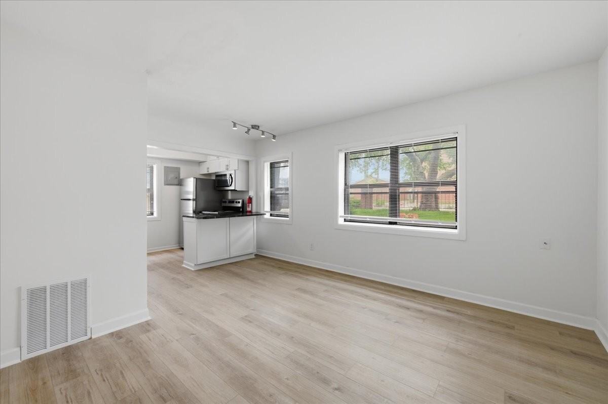 Morton Place - Photo 4 of 30