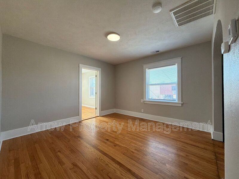 130 N 27th St #2 - Photo 2 of 10