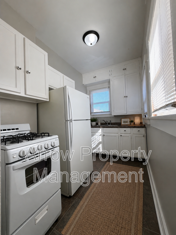 2800 P St #4 - Photo 4 of 7