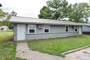 featured image of 805 W Hastings Ave