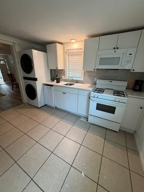 1311 Cynthia Drive - Photo 2 of 7